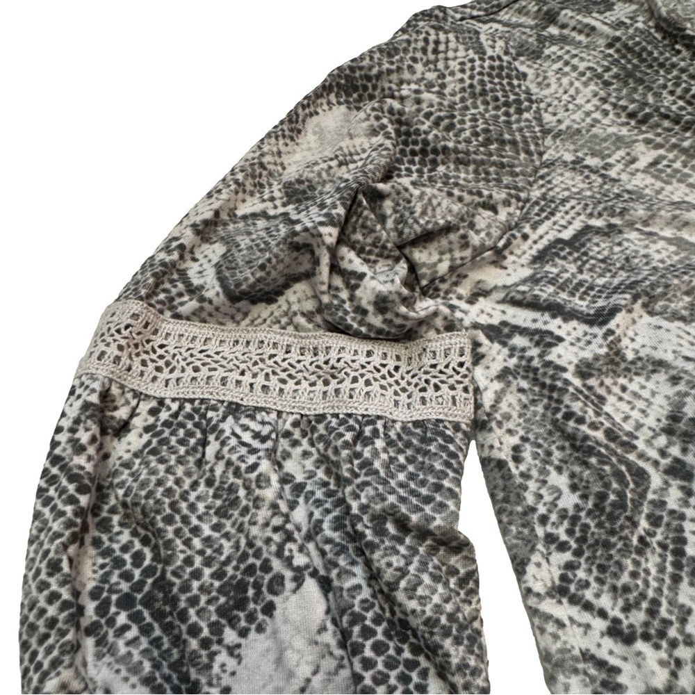 Haute Hippie Tribe Malia Printed Knit Surplice Top Grey Python Size XS Lace NEW - Picture 6 of 16